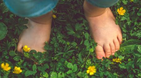 5 Grounding & Earthing Tips For Introverted Moms With Multiple Kids