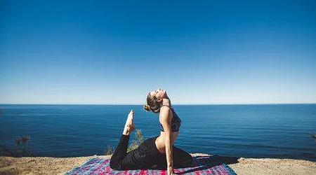 Earthing Yoga - The New Wellness Trend on 2022